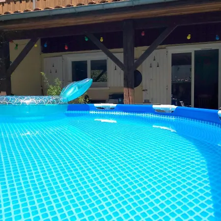 Villa Maison Avec Jardin Et Piscine A *